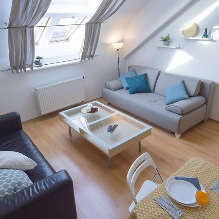 Modern Apartments Opatovicka Прага Екстериор снимка