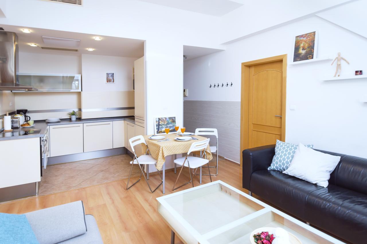 Modern Apartments Opatovicka Прага Екстериор снимка