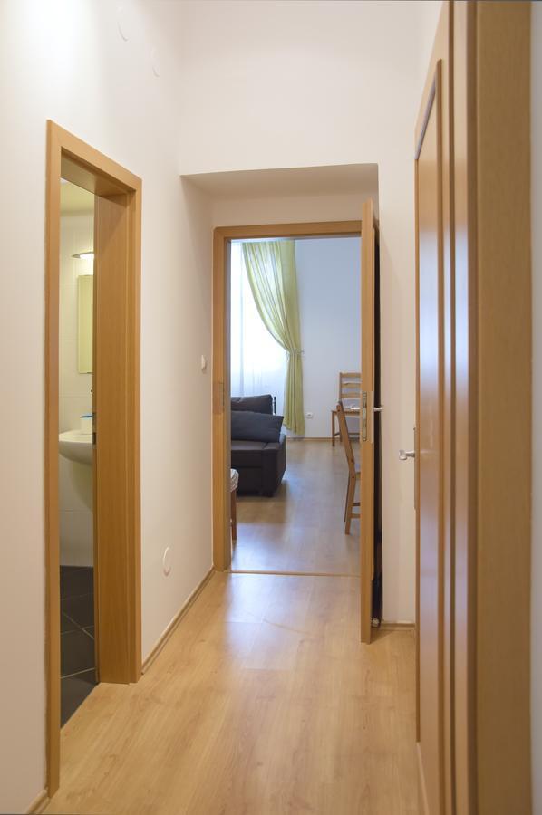 Modern Apartments Opatovicka Прага Екстериор снимка